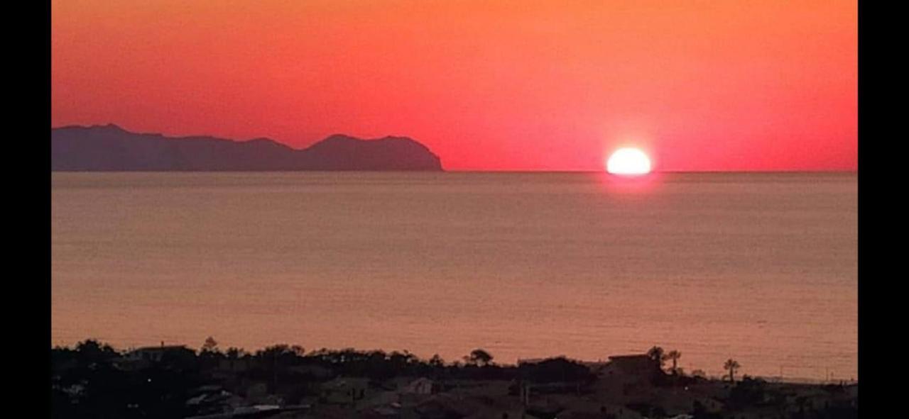 Case Vacanze Le Rose Кампофеличе-ди-Роччелла Экстерьер фото