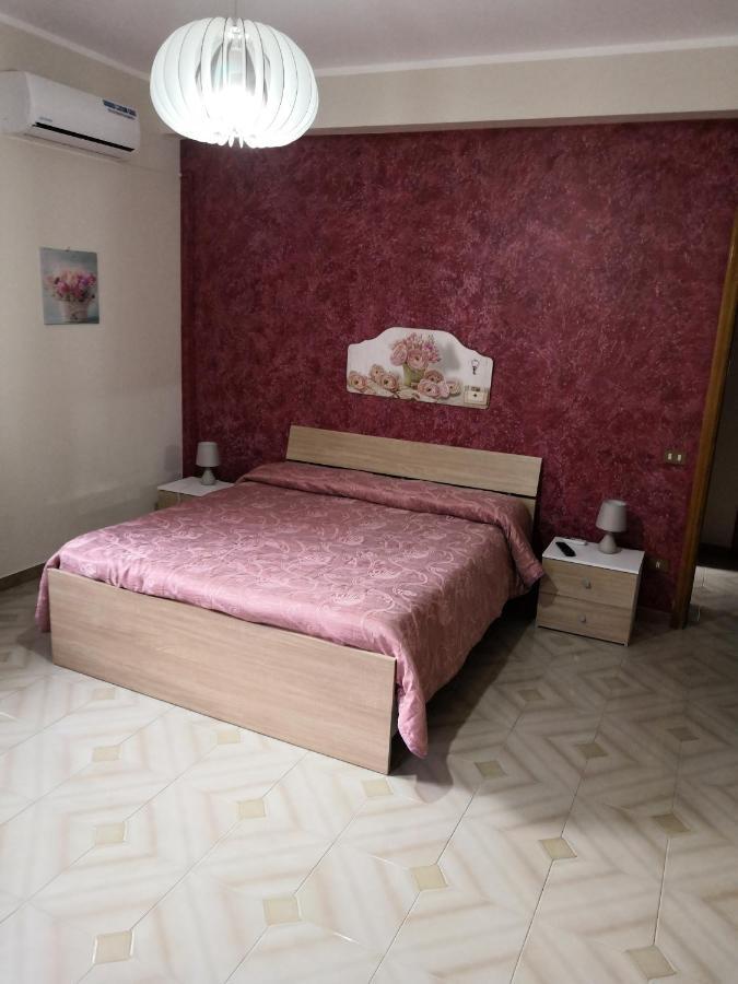 Case Vacanze Le Rose Кампофеличе-ди-Роччелла Экстерьер фото