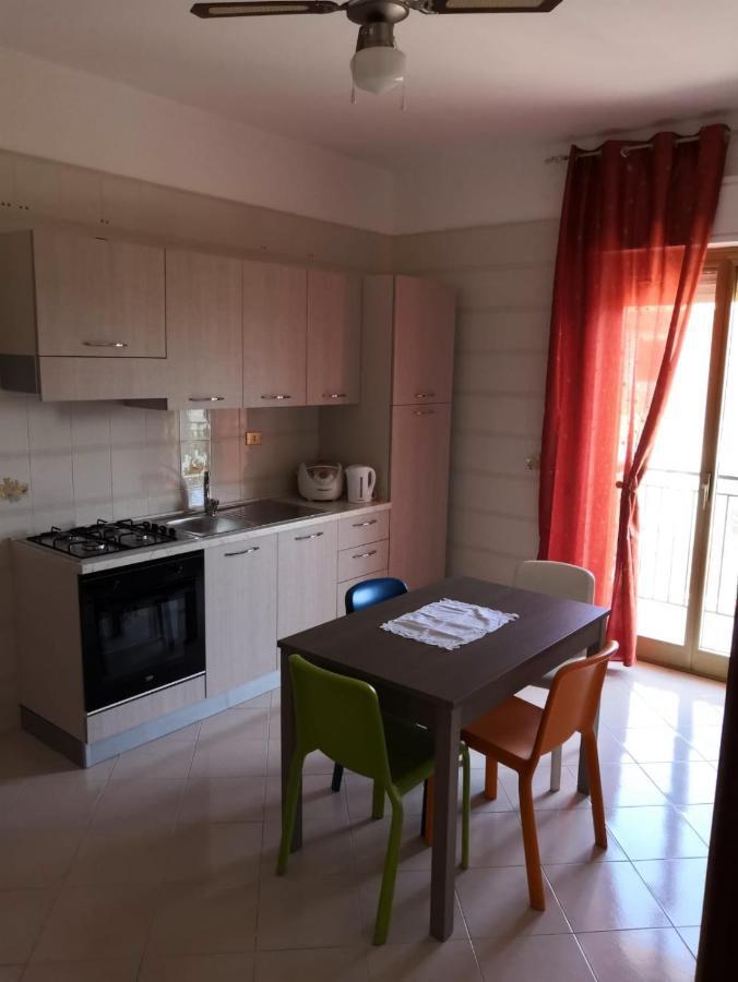 Case Vacanze Le Rose Кампофеличе-ди-Роччелла Экстерьер фото